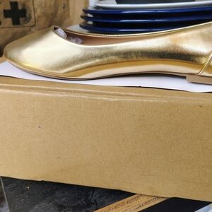 Elegant Gold Women's Flats